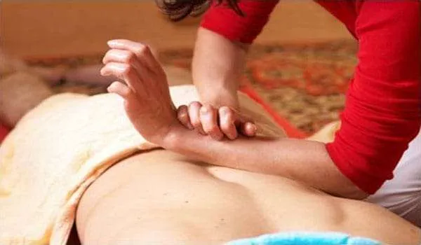 Nuad-Thai-Massage-Lower-Back Massage-Lower-Back